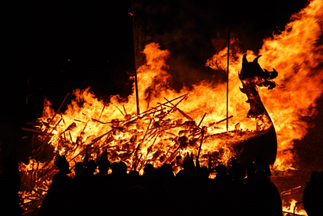 Фестиваль вогню Up Helly Aa